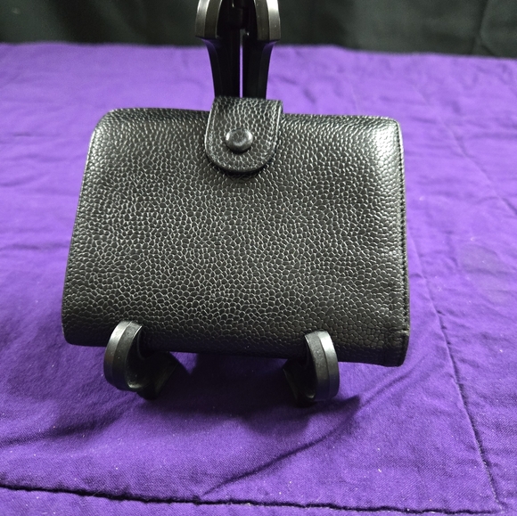 VGC AUTHENTIC CHANEL MINI BLACK CAVIAR LEATHER TIMELESS KISSLOCK WALLET - Picture 2 of 13